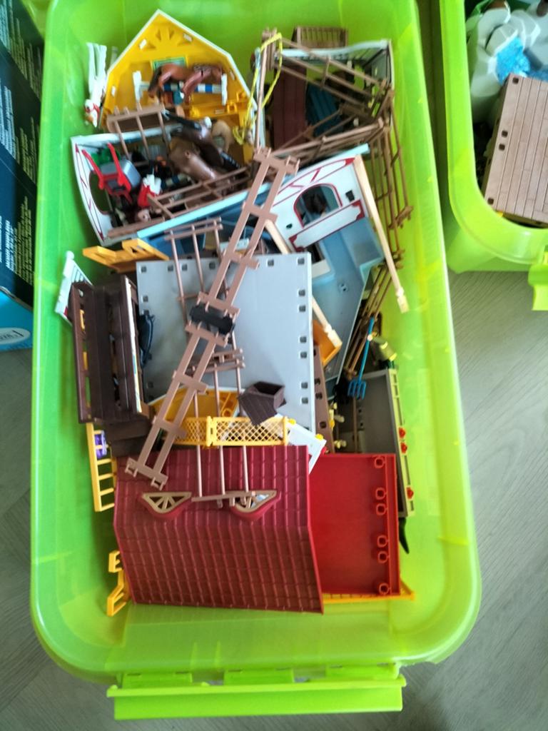 Te koop playmobil,manege en dierenkliniek, Ophalen of Verzenden, Gebruikt