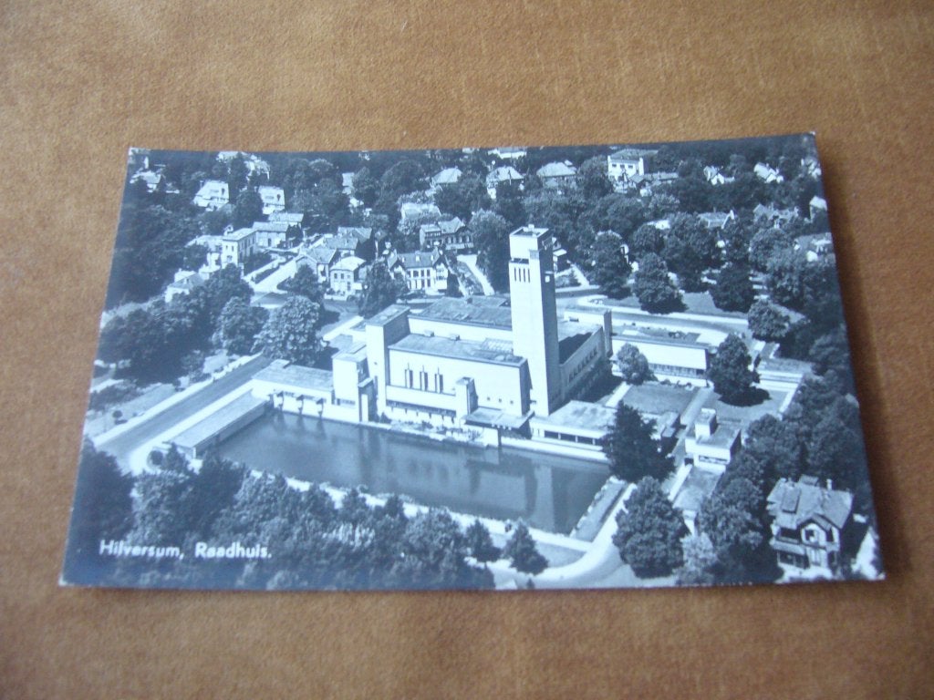 HILVERSUM =  RAADHUIS, Ophalen of Verzenden, 1940 tot 1960, Ongelopen, Noord-Holland