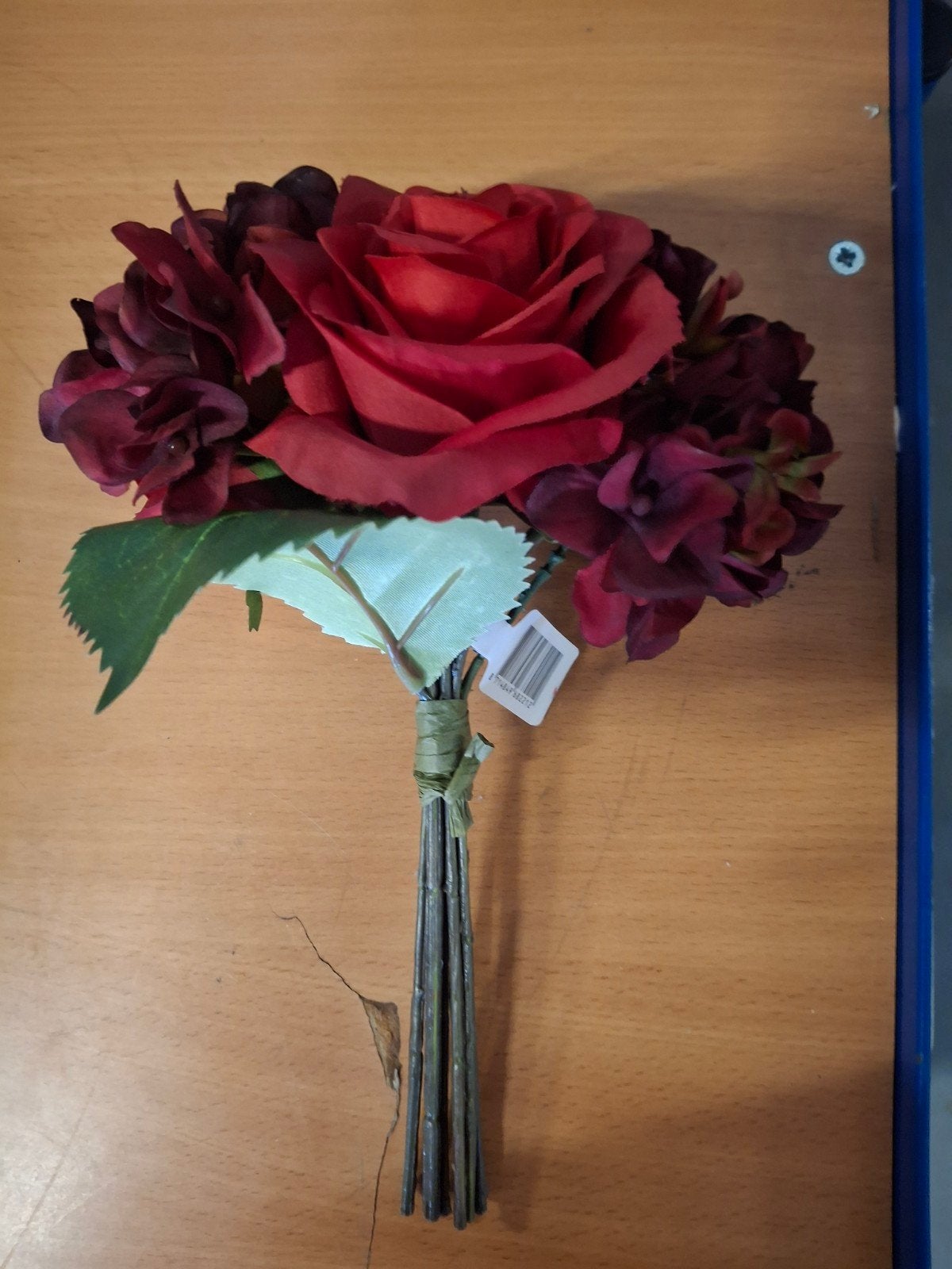 12x Kunstboeket Rode Rozen en Hortensia's, Inclusief kunstbloemen, Binnen, Nieuw, Textiel