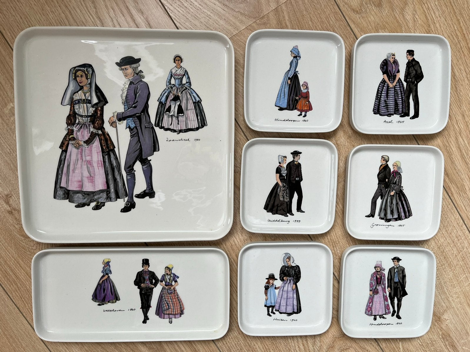 Villeroy Boch 8-delig gebakset Nederlandse Klederdracht zgan, Huis en Inrichting, Overige typen, Ophalen of Verzenden, Zo goed als nieuw