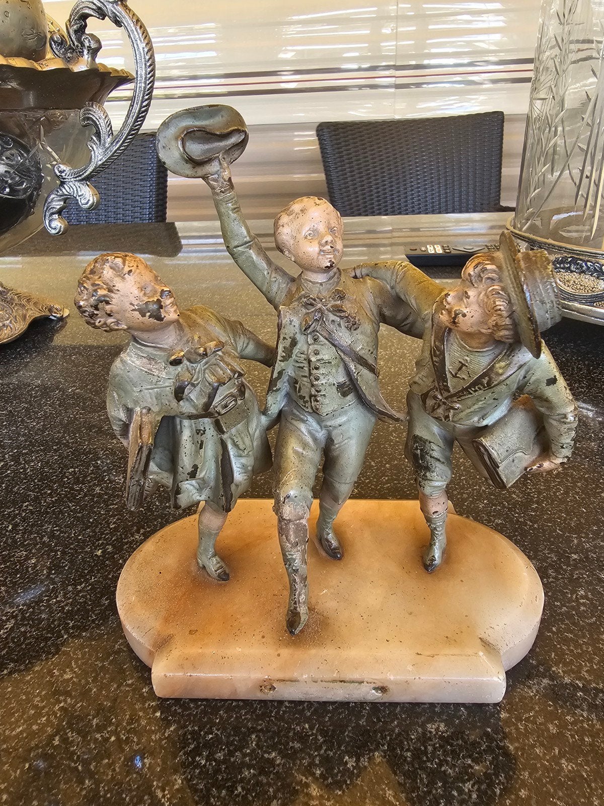 Antiek Bronzen Beeld 'On Holiday' naar Vincent D. Faure d, Groep mensen, Gepatineerd, Ophalen of Verzenden, Brons