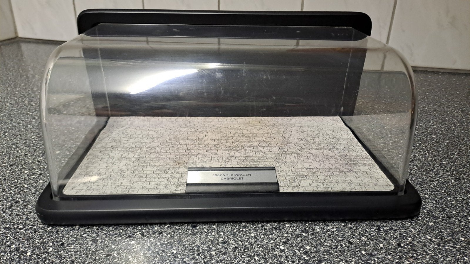 Display vitrine voor modelauto - 1967 VW Cabriolet, Overige merken, Auto, Groter dan 1:32, Onbekend