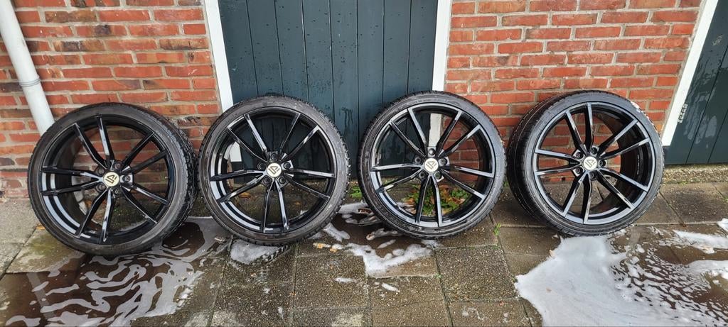 19 inch Pretoria velgen - trilling boven 110 km/u bij 1 velg, Auto-onderdelen, Banden en Velgen, Gebruikt, Velg(en), 235 mm, All Season