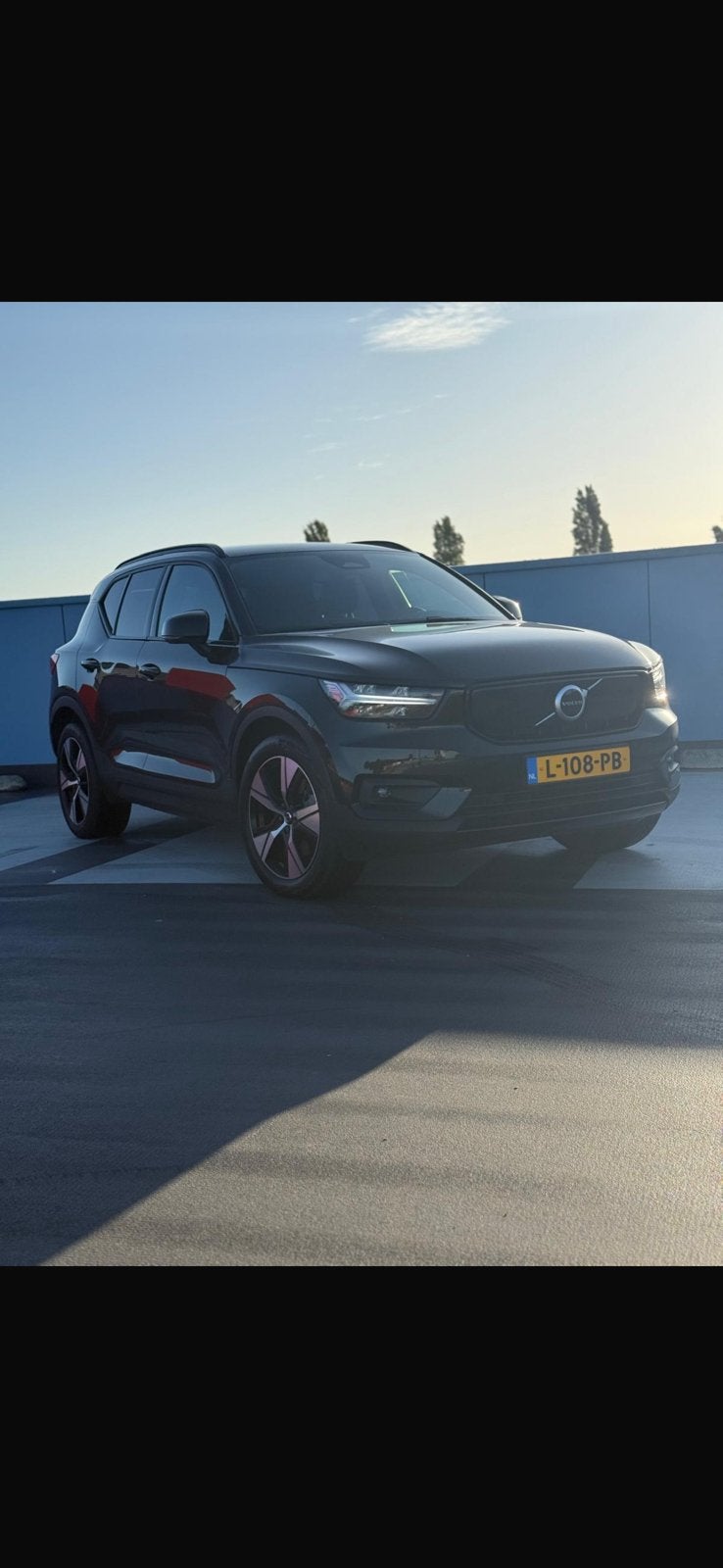 Volvo XC40 P8 408pk AWD Pure Electric 2021 Zwart, 34 min, 1800 kg, Leder en Stof, Zwart