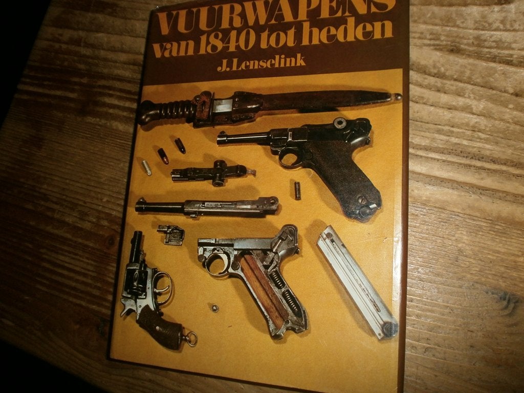 vuurwapens van 1840 tot heden veel info en bijz fotos, Ophalen of Verzenden, Tweede Wereldoorlog, Gelezen, Overige onderwerpen