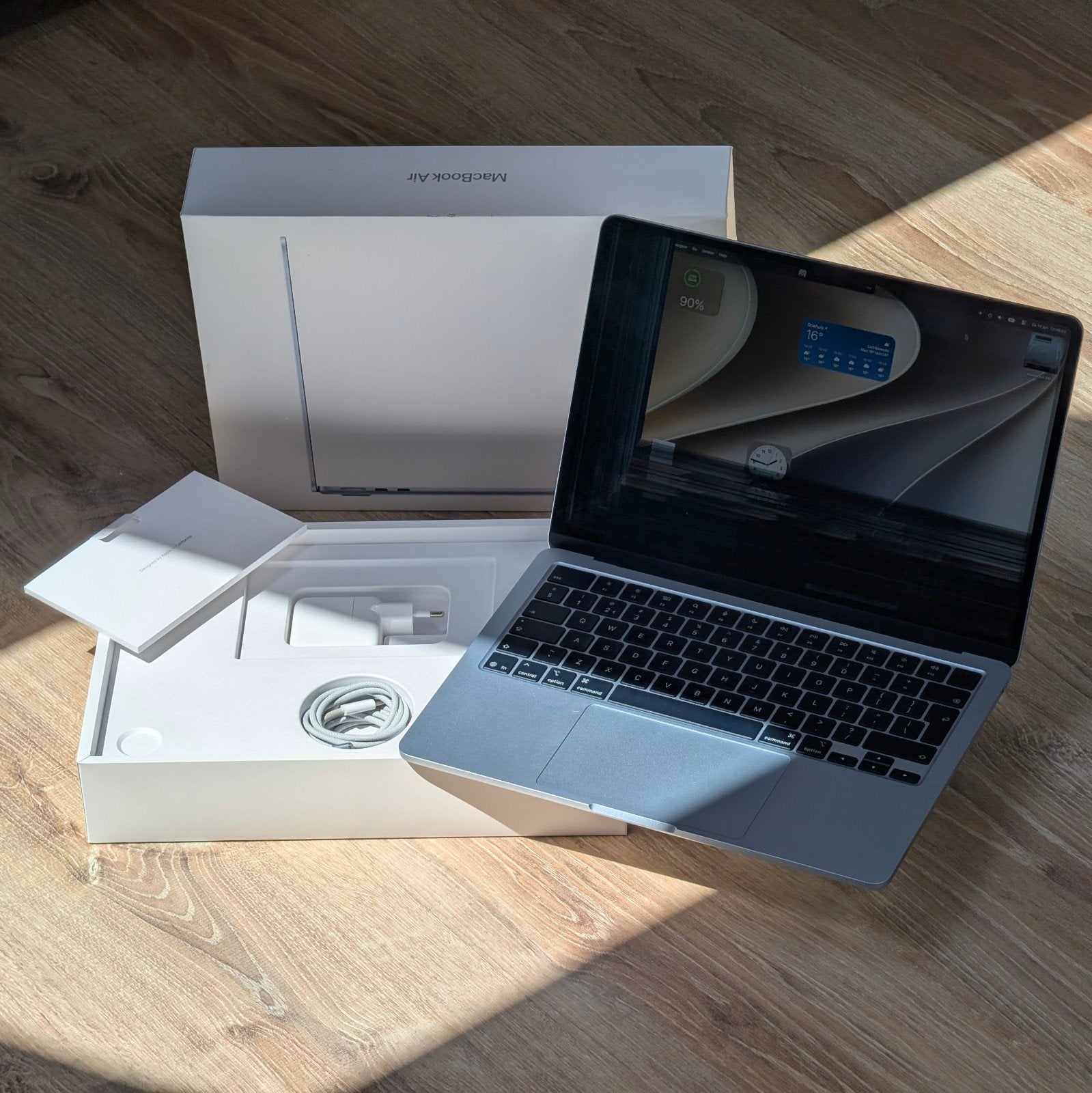 MacBook Air M4 2025 13 inch - Scherm defect, rest perfect, Computers en Software, Apple Macbooks, Ophalen, Gebruikt, 256 GB, Qwerty
