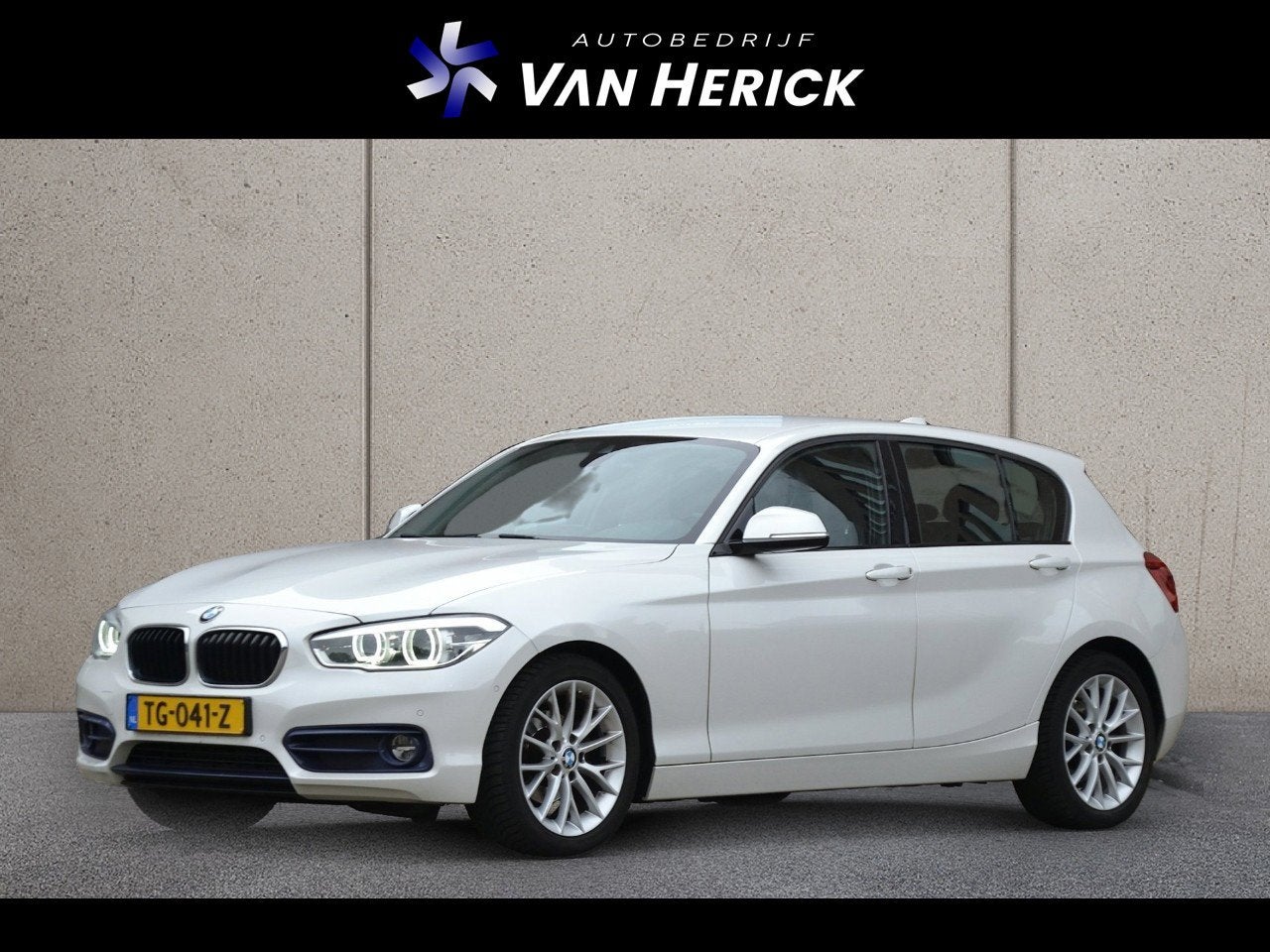 BMW 1-serie 118i High Executive 136PK Automaat | Leder | Sto, Gebruikt, Wit, Bedrijf, 650 kg
