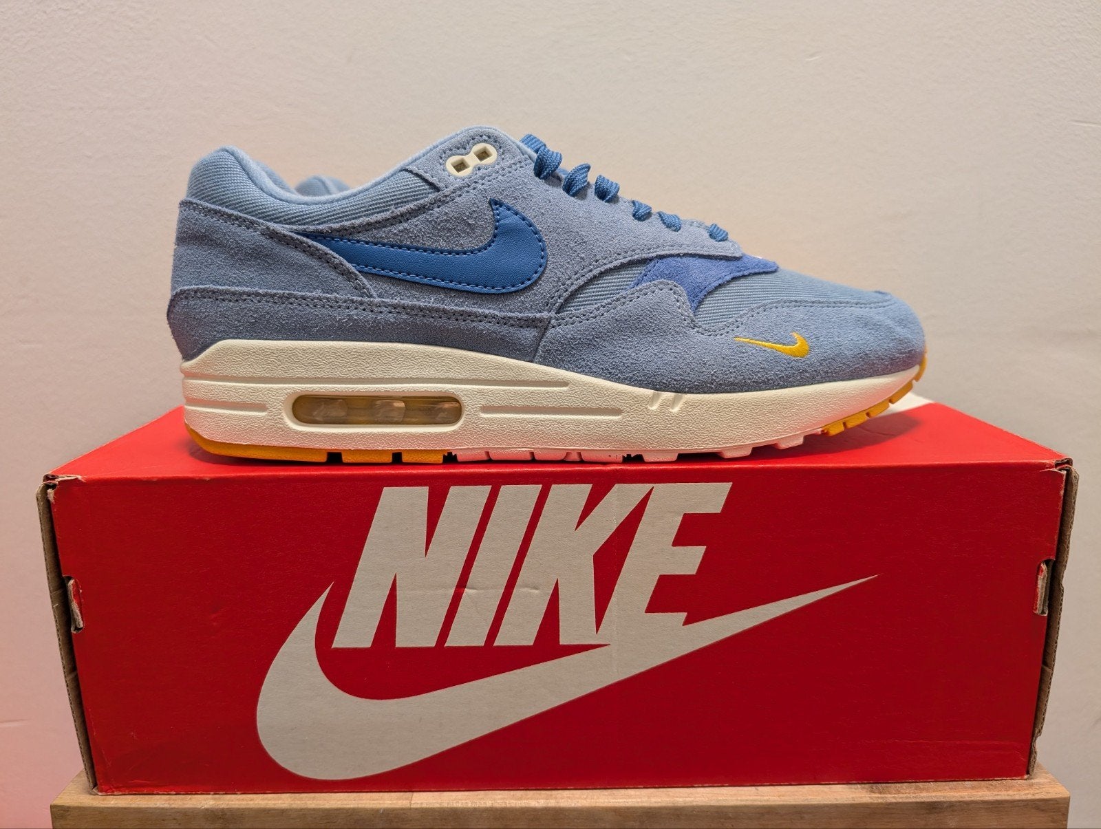 Nike Air Max 1 Mini Swoosh Work Blue 43, Nike air max, Blauw, Nieuw, Ophalen of Verzenden