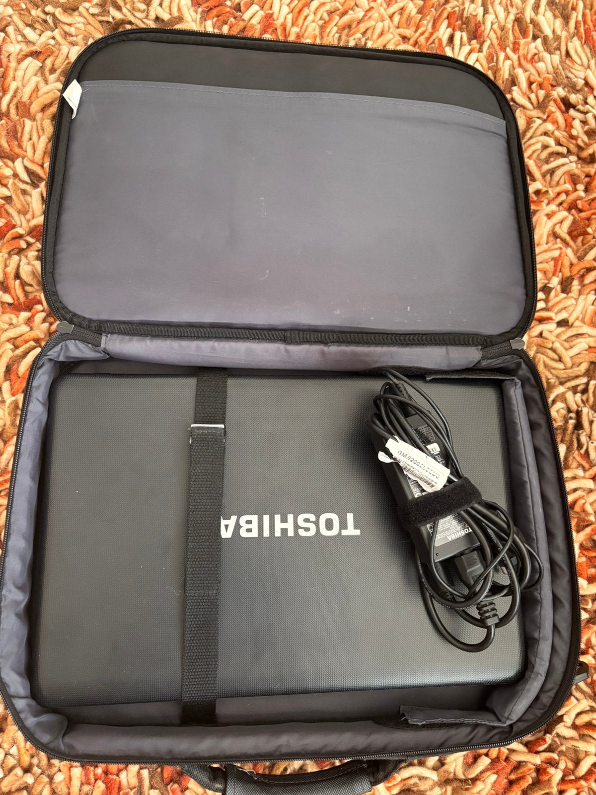 Laptop Toshiba Satellite C660/C660D + oplader + tas, Computers en Software, Windows Laptops, Gebruikt, 15 inch, HDD, 2 tot 3 Ghz