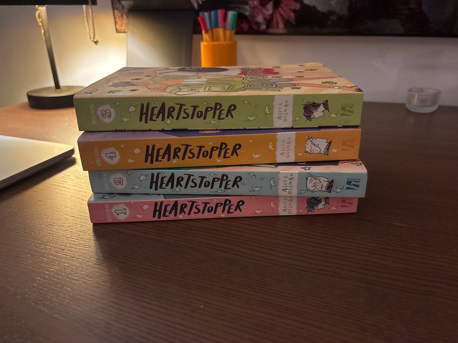 Heartstopper volumes 1 t/m 4 - Alice Oseman, Boeken, Romans, Ophalen of Verzenden, Gelezen, Europa overig
