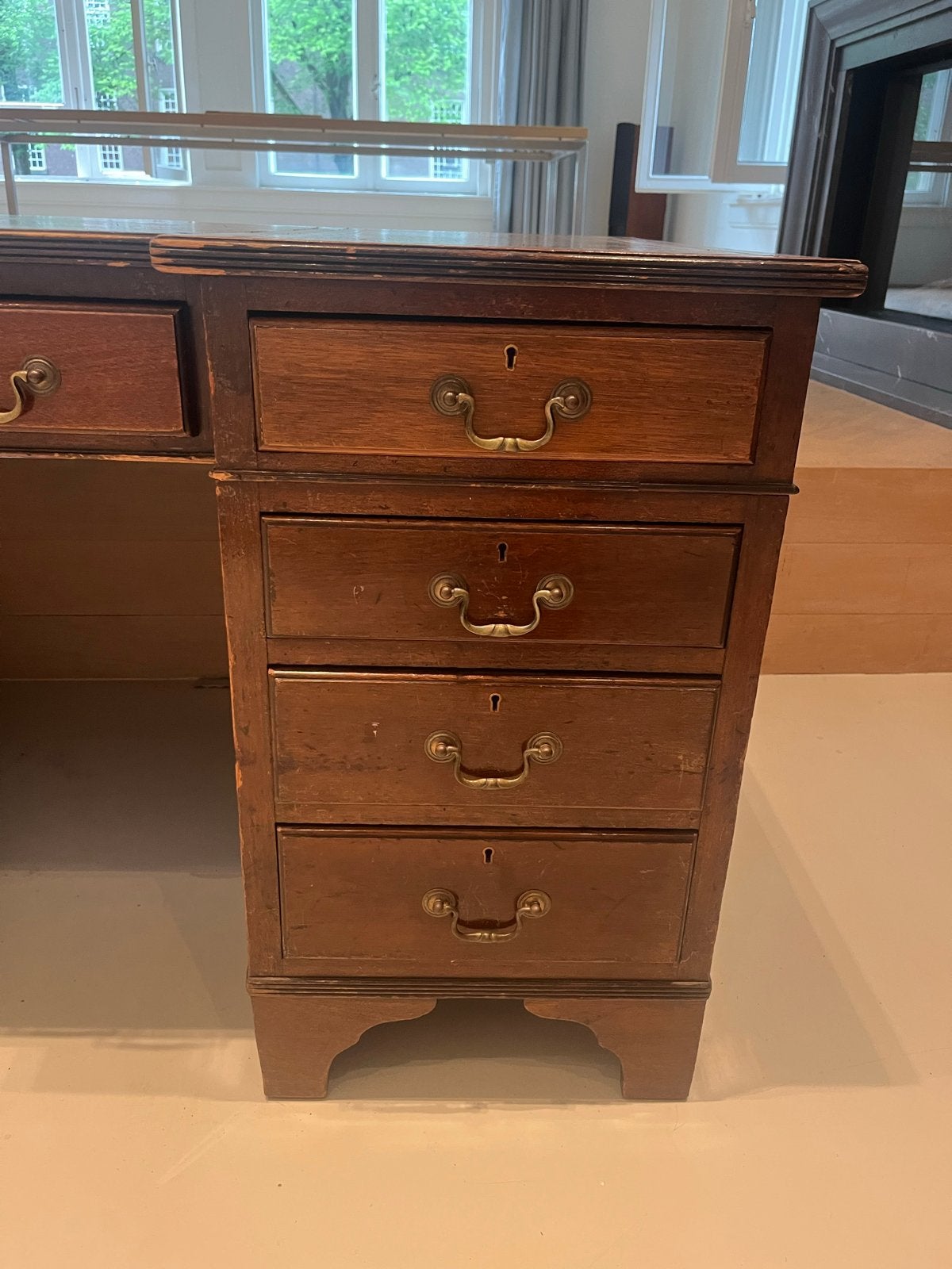 Antiek Engels VIS A VIS bureau, Ophalen