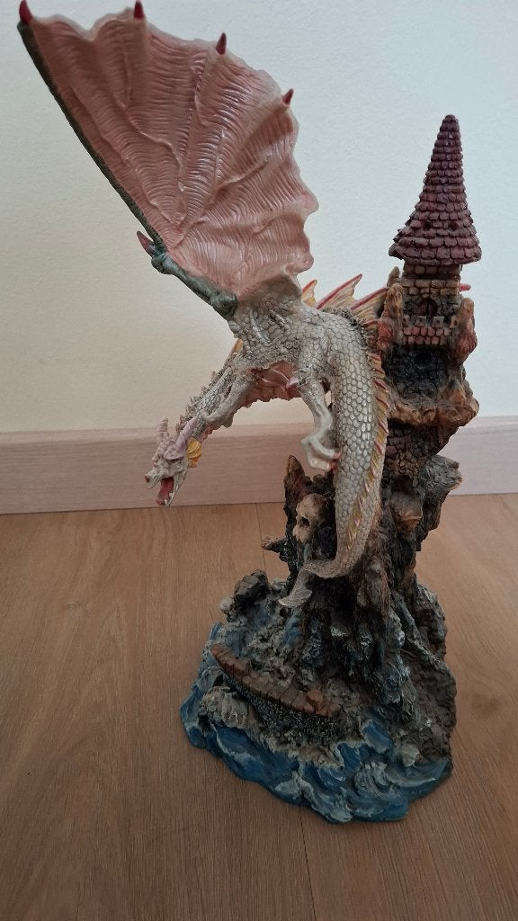 Draak op Kasteel – Handgeschilderd Fantasy Beeld (WV Crafts), Ophalen of Verzenden, Zo goed als nieuw, Fantasy