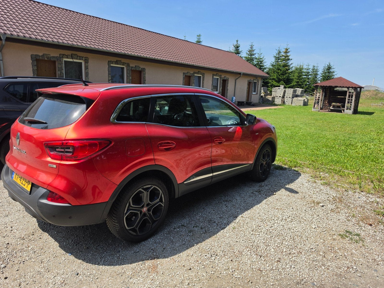 Renault Kadjar 1.2 TCE AUT 2016 Rood, Auto's, Kadjar, 4 cilinders, Origineel Nederlands, 66 €/maand