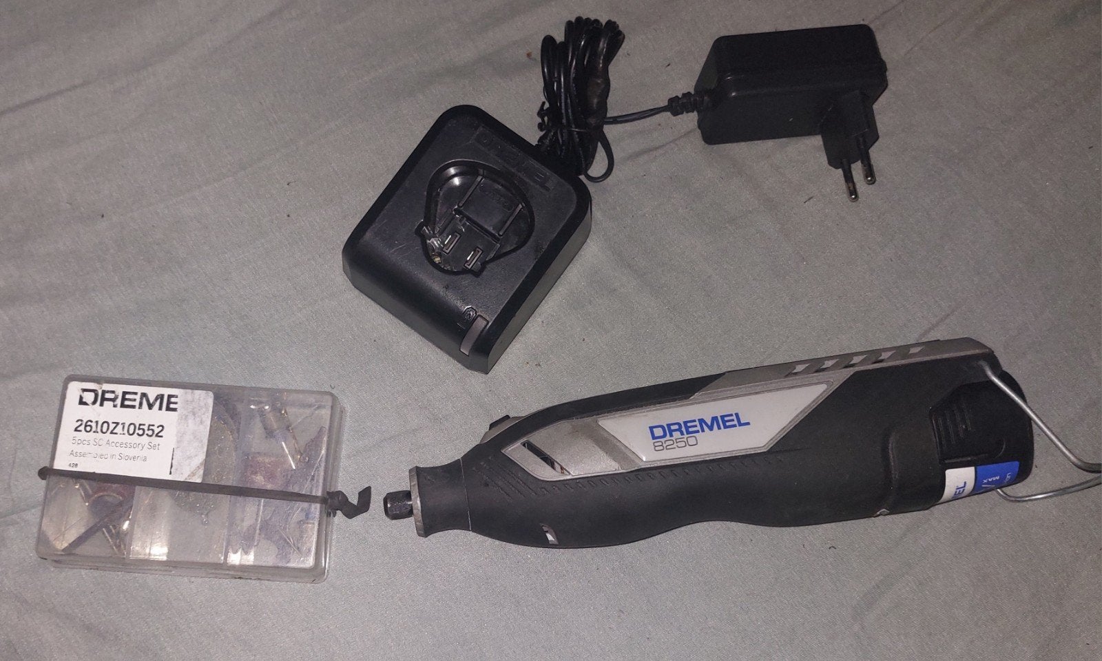 Dremel 8250JA - 12V  roterende multitool, Ophalen, Zo goed als nieuw