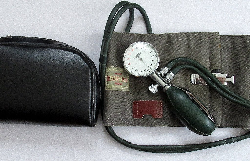 Vintage ERKA draagbare bloeddrukmeter in originele etui., Ophalen