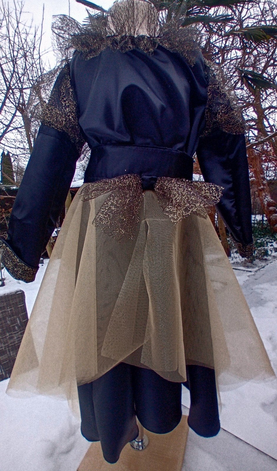 Zwart-gouden verkleedjurk met tule rok. NIEUW! Maat 128/134, Verzenden, Nieuw, 122 t/m 128, Meisje