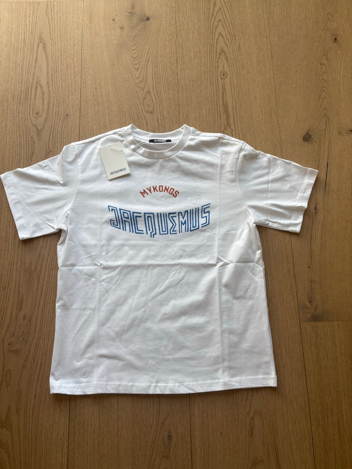 Jacquemus Mykonos T-shirt - Nieuw met kaartjes, Ophalen of Verzenden, Nieuw, Wit