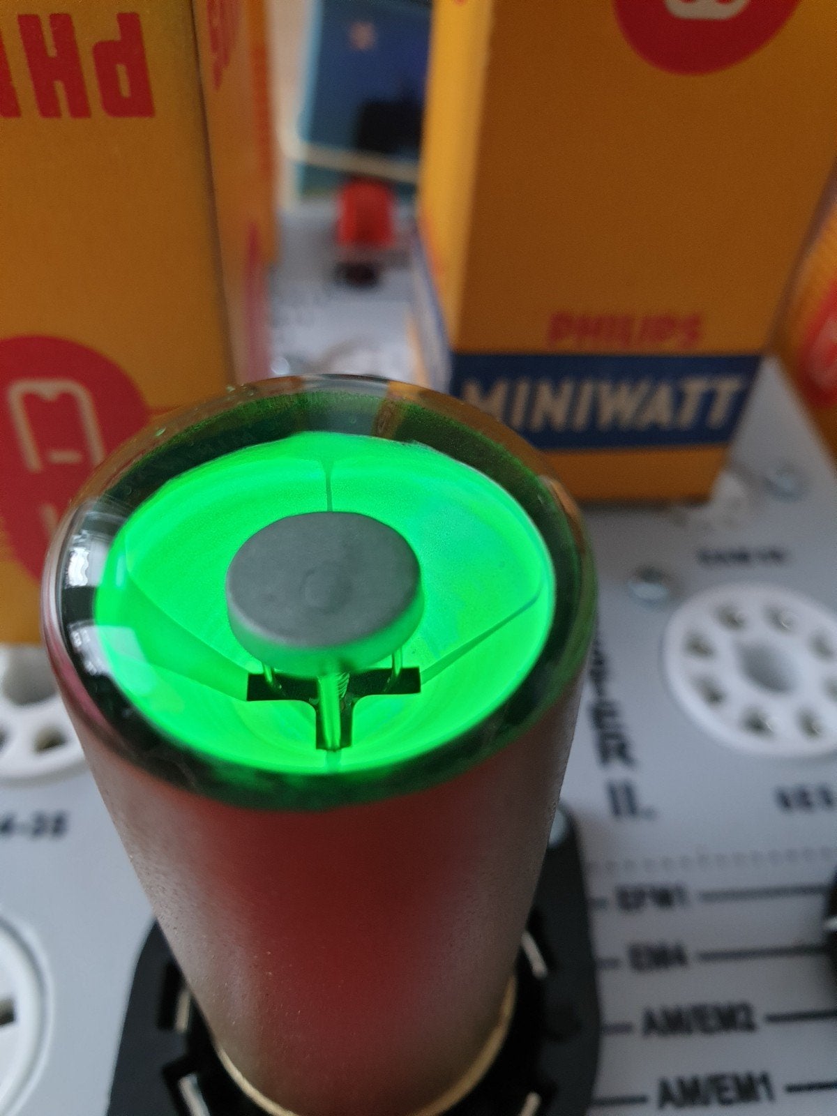 Philips Miniwatt EM4 Afstemogen - Gouden Serie - Nieuw, Ophalen of Verzenden, Nieuw