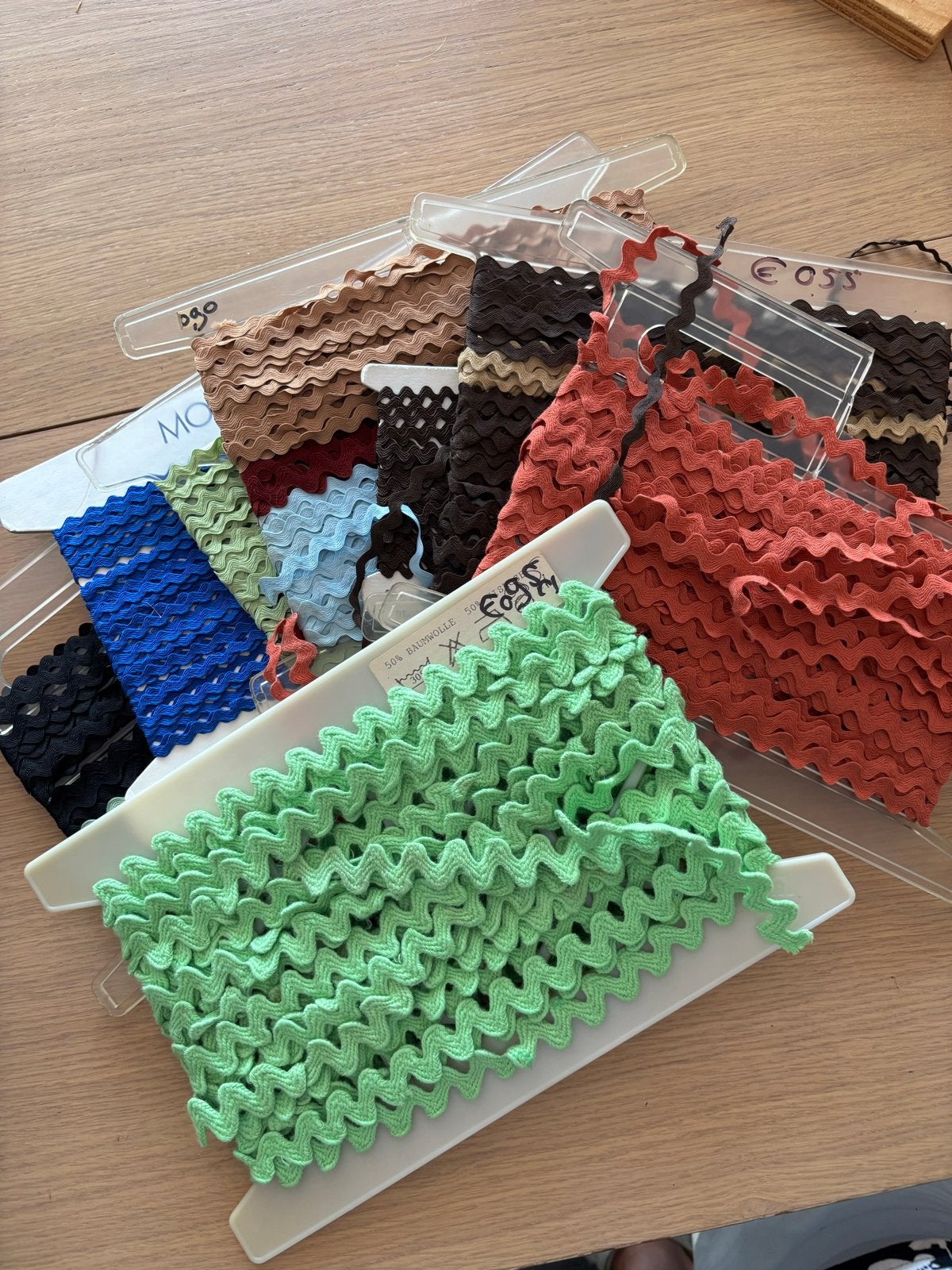 Diverse kleuren ricrac band - nieuw, Ophalen of Verzenden, Nieuw, Lint, Band of Elastiek
