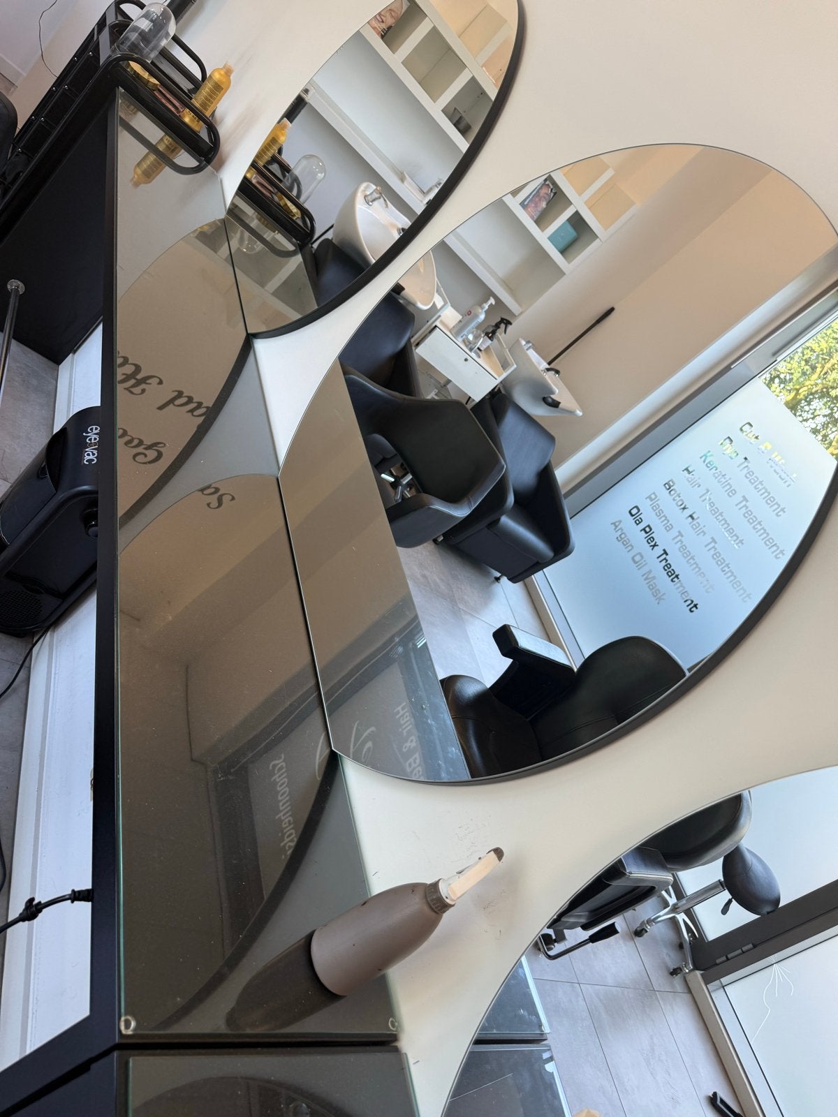 Luxe Kappersmeubel met Ronde Spiegels en Glazen Werkblad, Diensten en Vakmensen