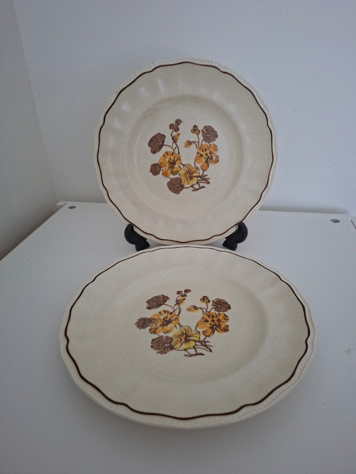 2 Kensington Ironstone borden met bloemmotief, Ophalen of Verzenden