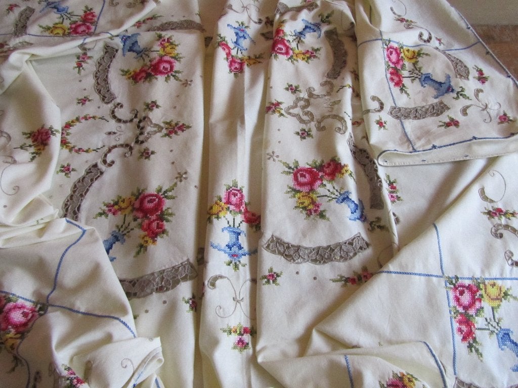 Geborduurd rozen tafelkleed 170/120, Antiek en Kunst, Verzenden