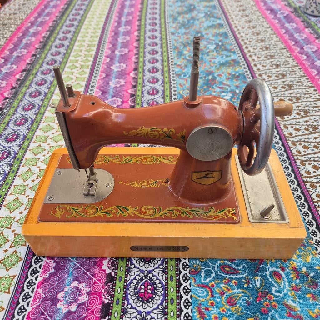 Vintage mini naaimachine, Antiek en Kunst, Antiek | Naaimachines, Ophalen