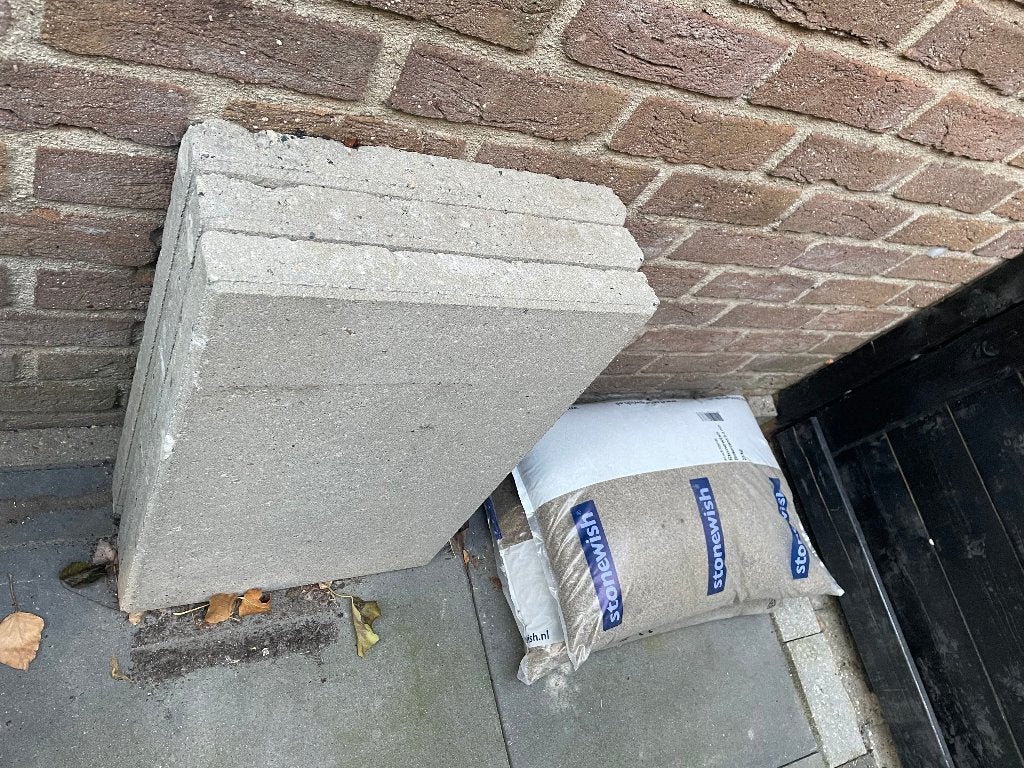 3x tegels beton 30x60 + 2 zakken brekers zand 25KG, Ophalen, Gebruikt, Beton, Terrastegels