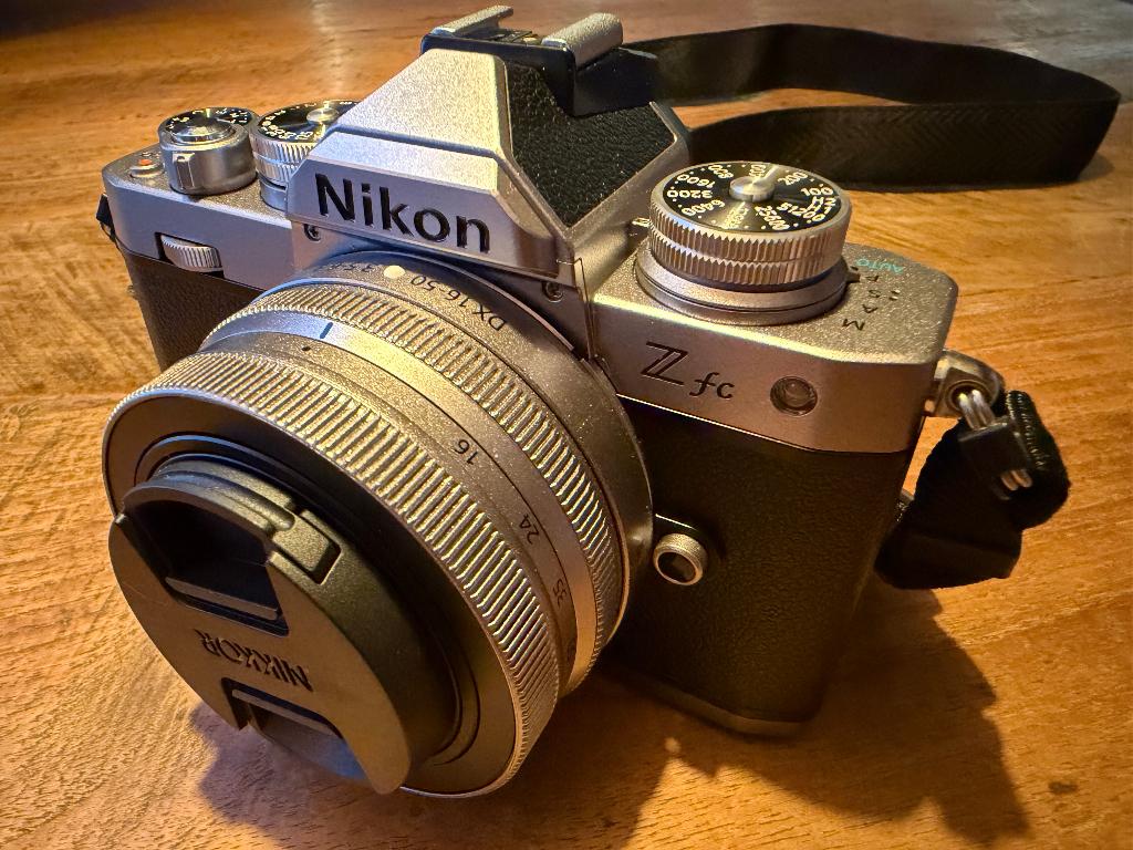 Nikon Z fc systeemcamera + NIKKOR Z DX 16-50mm VR lens, Ophalen, Compact, 21 Megapixel, Zo goed als nieuw