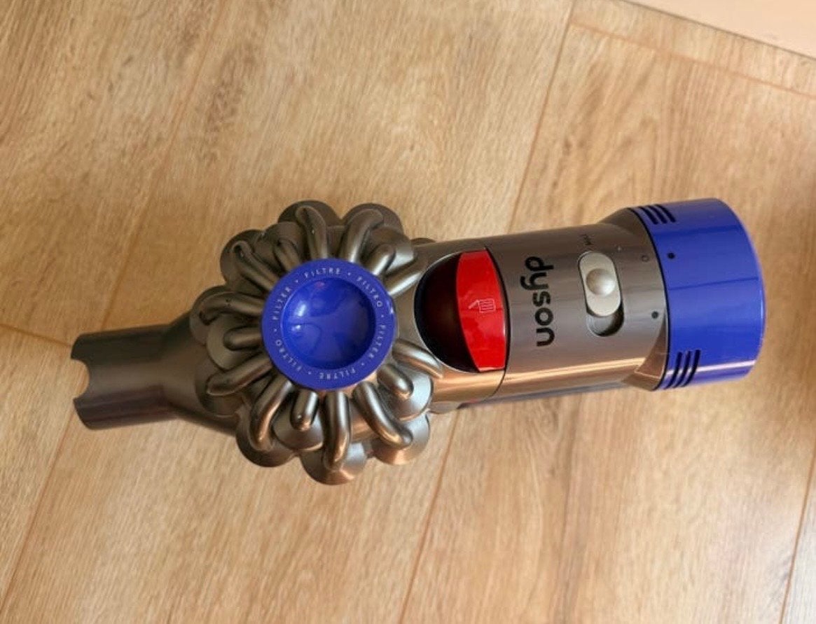 Dyson V8 Absolute steelstofzuiger met accessoires, Witgoed en Apparatuur, Stofzuigers, Ophalen, Gebruikt, Draadloos, Dyson