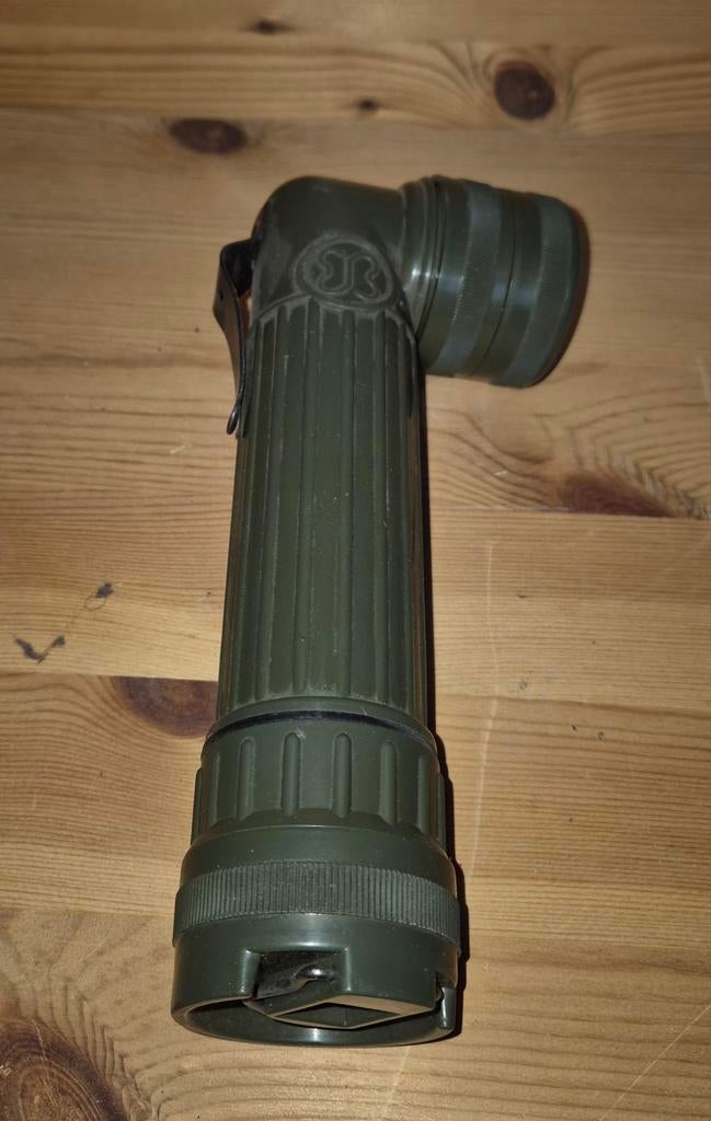 Militaire kunststof lantaarn - Zaklamp groen, Ophalen of Verzenden, Gebruikt, Batterij
