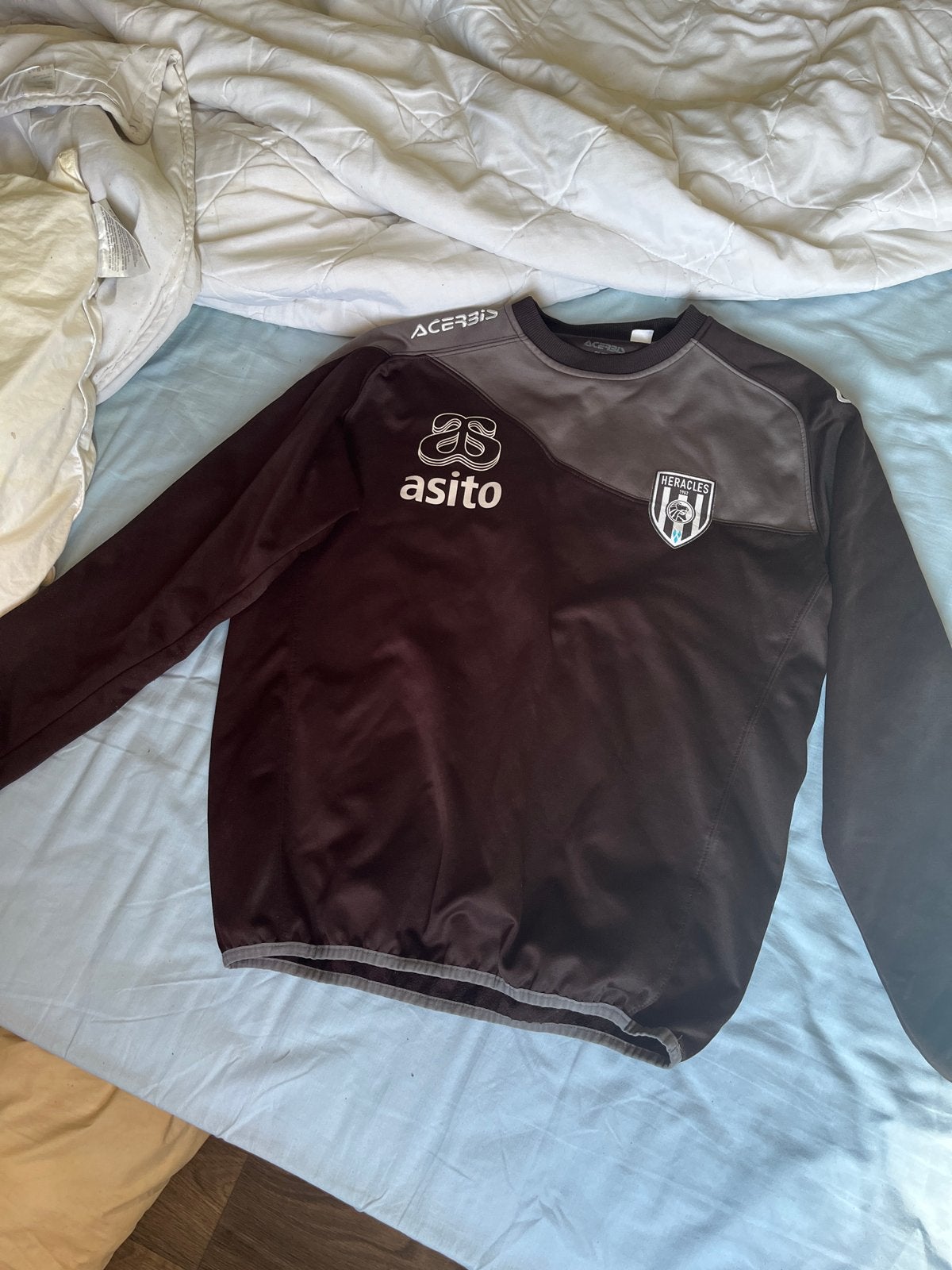 Heracles Almelo Trainingstrui - Maat M, Bruin, Maat 48/50 (M), Ophalen of Verzenden, Zo goed als nieuw
