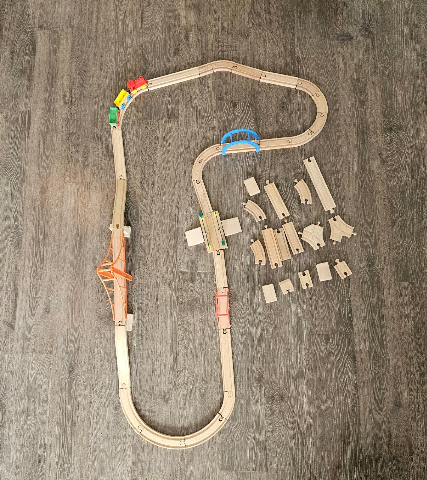 Houten treinbaan met brug, Kinderen en Baby's, Speelgoed | Houten speelgoed, Ophalen of Verzenden, Gebruikt, Overige typen