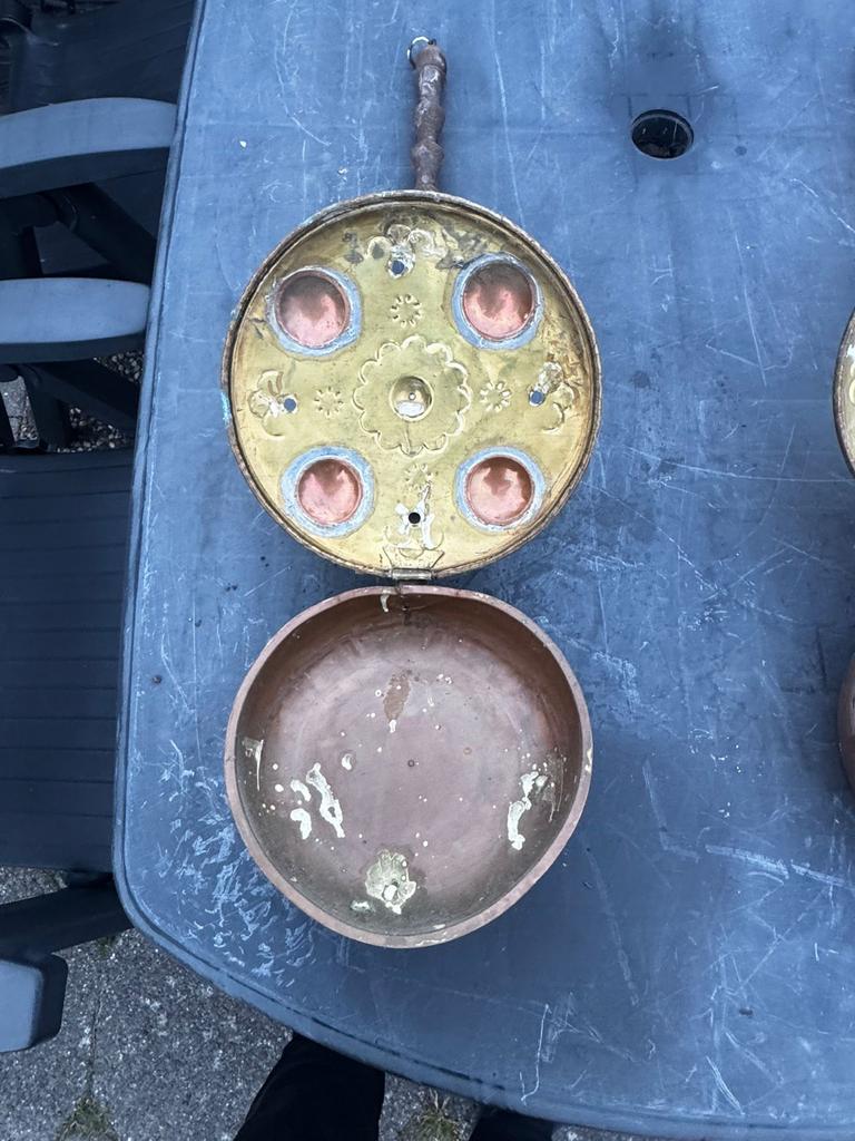 Antieke koperen beddenpan met decoratieve deksel, Antiek en Kunst, Ophalen, Koper