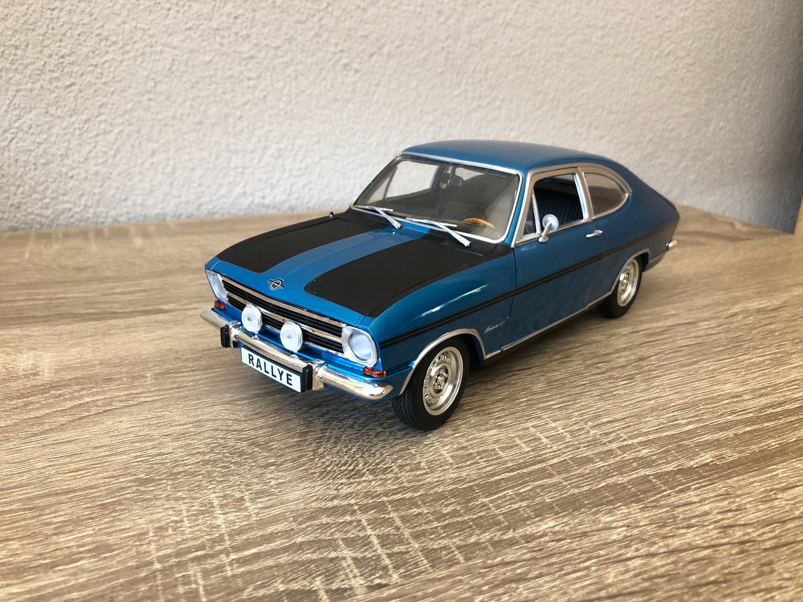 Revell 1/18 Opel kadett olympia coupe super mooi, Ophalen, Zo goed als nieuw, Auto, Revell