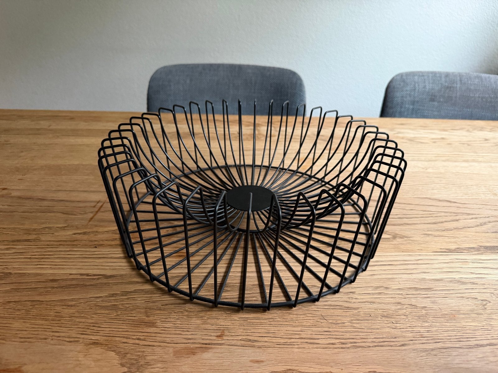 Zwarte metalen fruitschaal / decoratieve schaal, Schaal, Rond, Ophalen of Verzenden, Zo goed als nieuw
