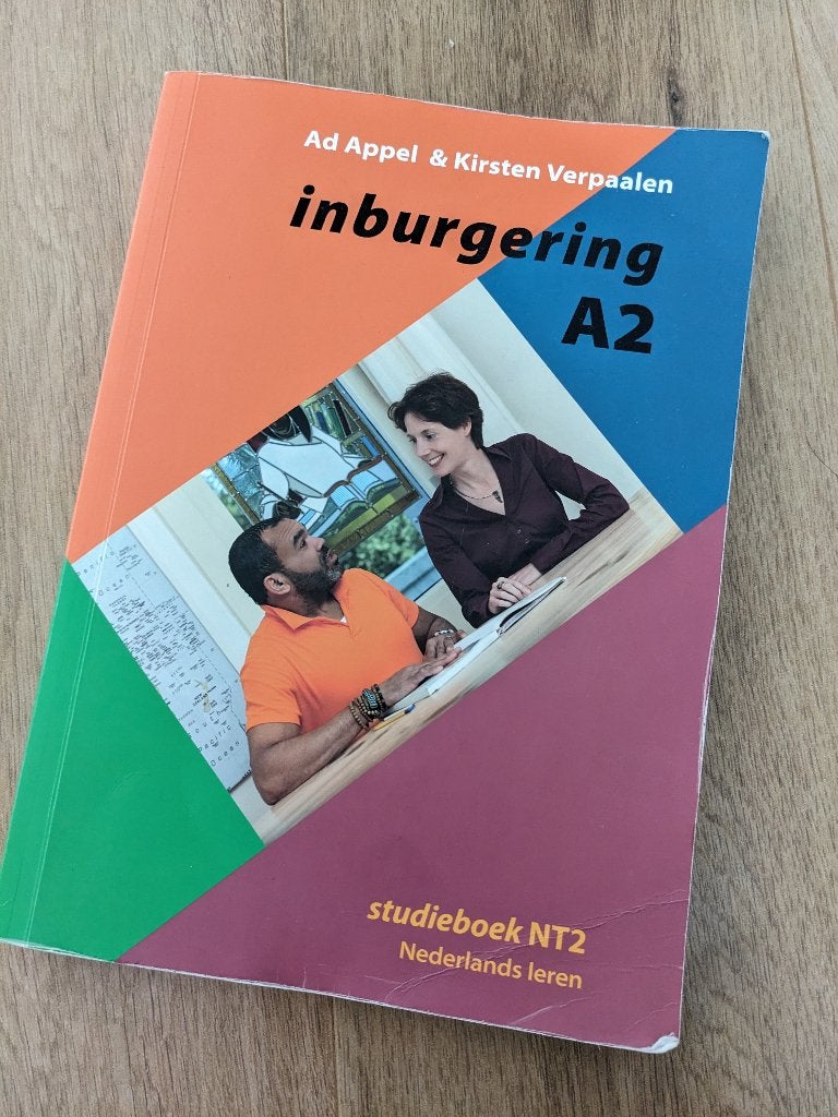 inburgering a2 studieboek nt2, Ophalen of Verzenden, Alpha, Gelezen, Overige niveaus