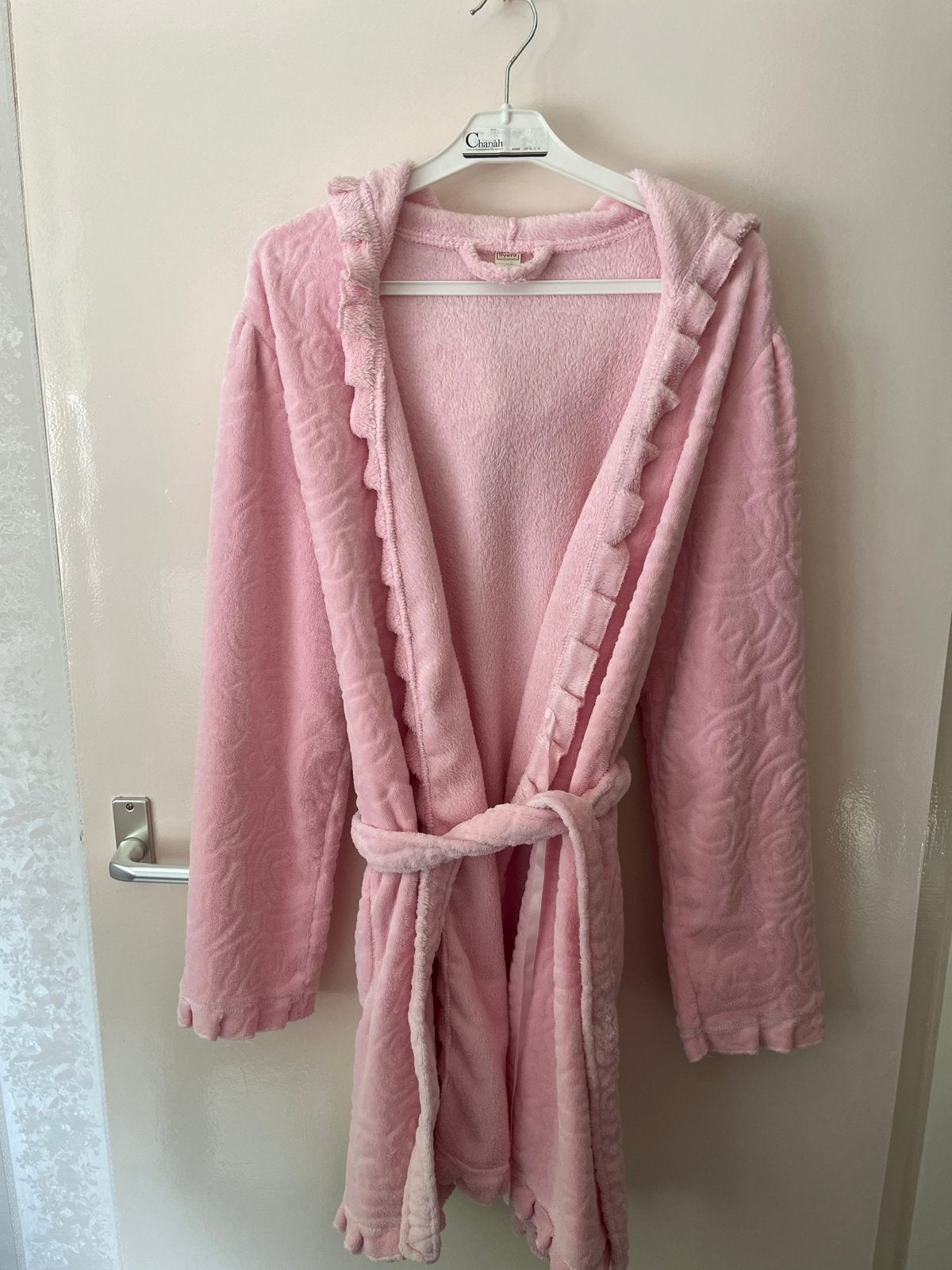 Nieuwe roze Livera badjas XL met capuchon en rozenprint, Ophalen of Verzenden, Nieuw
