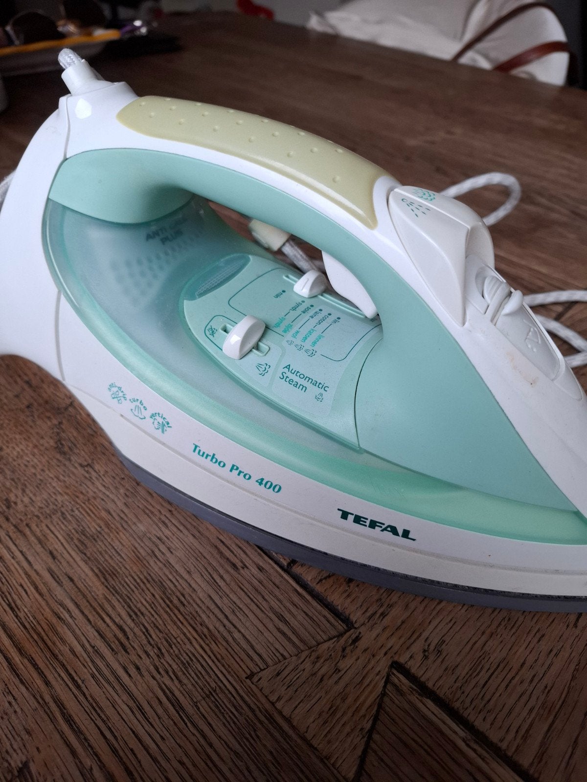 Tefal strijkijzer., Ophalen of Verzenden, Gebruikt, Strijkijzer met snoer