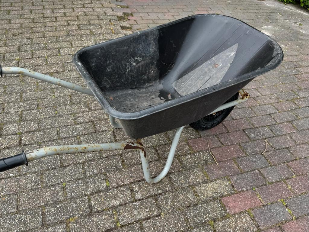 Gebruikte kruiwagen met lekke band, Tuin en Terras, Ophalen, Gebruikt, Handmatig, Eenwielig