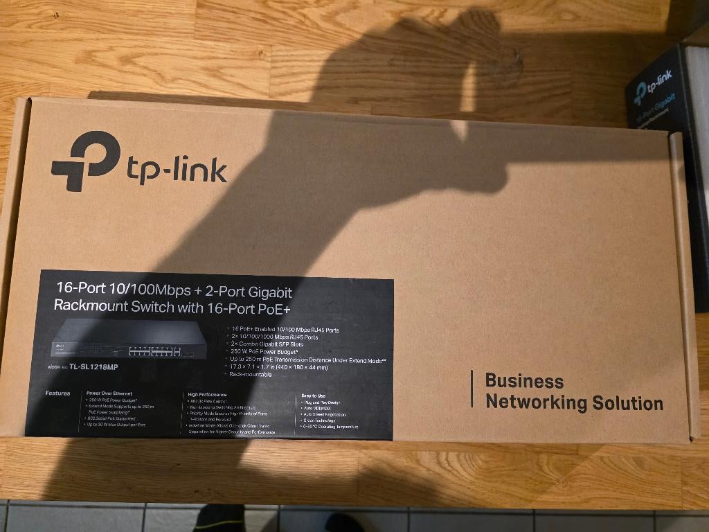 TP link switch 16 poorten TL-SL 1218MP, Computers en Software, Netwerk switches, Ophalen, Zo goed als nieuw
