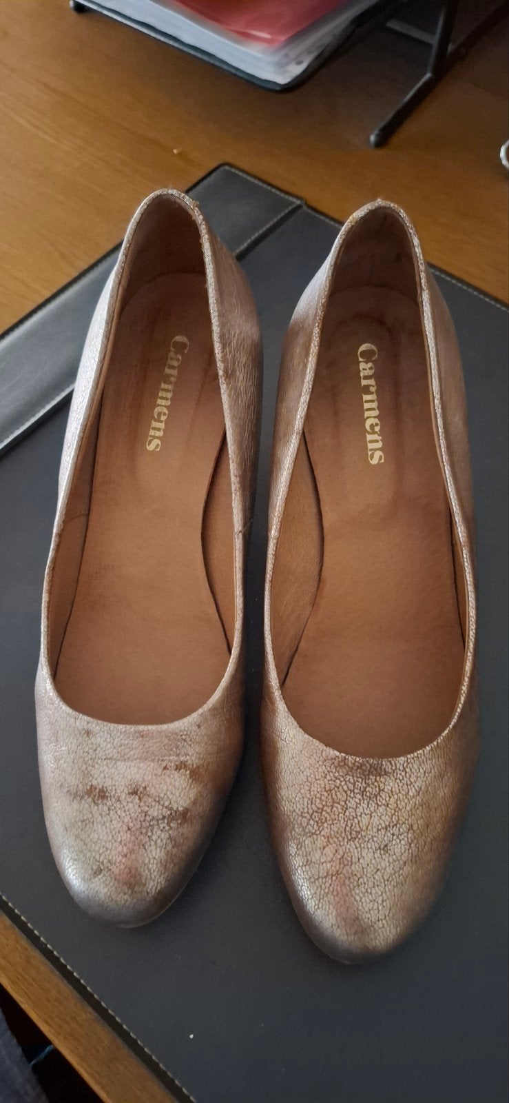 goudkleurige pump,maat 40,merk carmens., Kleding | Dames, Schoenen, Ophalen, Overige kleuren, Zo goed als nieuw, Carmens