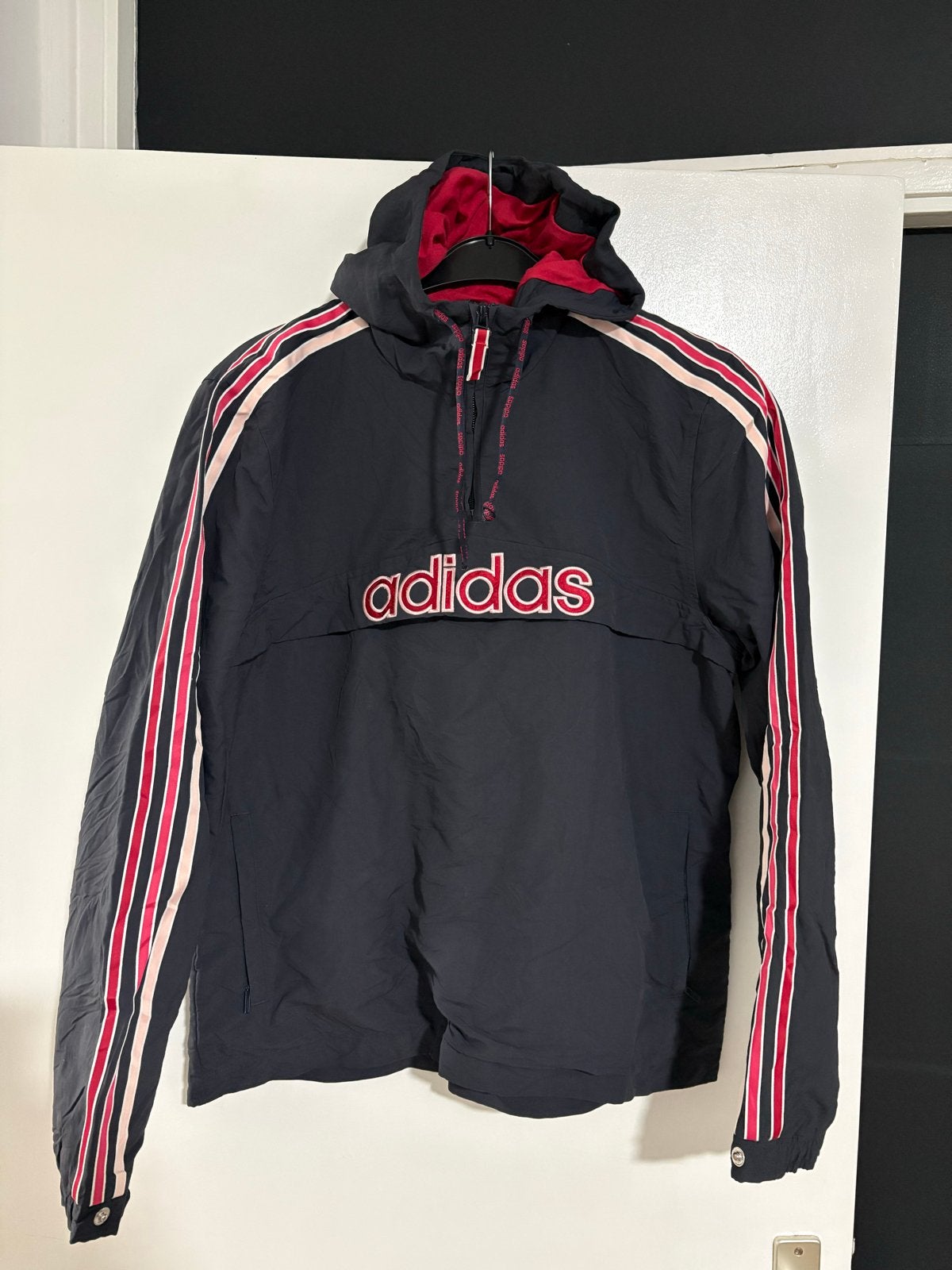 Adidas Anorak Windjack Zwart met Rode Strepen Maat S, Ophalen of Verzenden, Gedragen, Maat 36 (S), Zwart