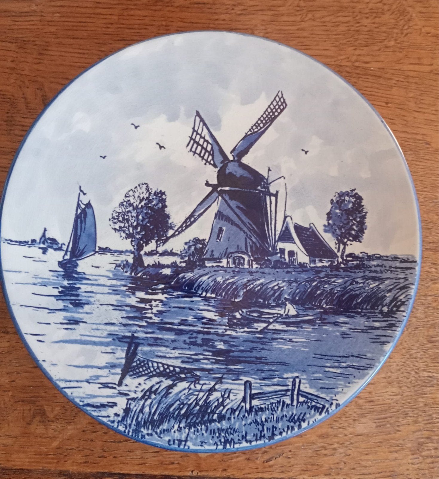 Handgeschilderd Delfts Blauw bord met molenlandschap, Antiek en Kunst, Ophalen of Verzenden
