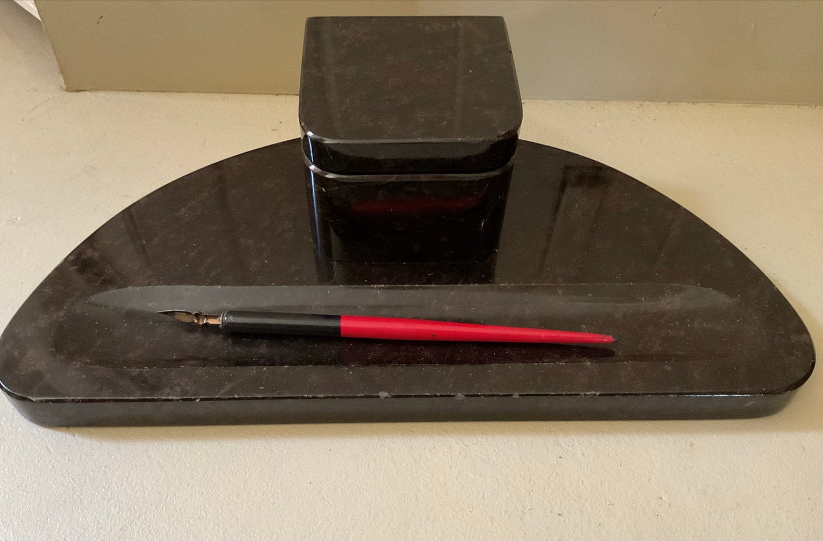 Antieke marmeren inktpot met kroontjespen, Ophalen of Verzenden