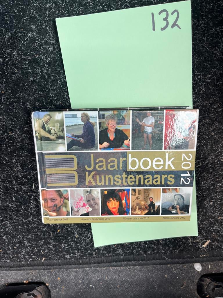 Jaarboek Kunstenaars 2012 - Kunst & Fotografie, Ophalen of Verzenden, Zo goed als nieuw, Overige onderwerpen