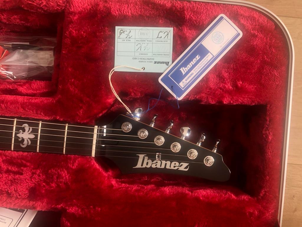 Ibanez ATZ300, Ophalen, Zo goed als nieuw, Solid body, Ibanez