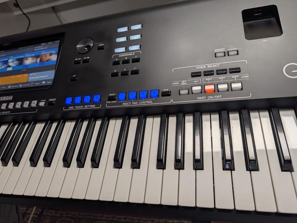 Yamaha Genos | MINT + 2 j Garantie + bladmuziekhouder, Muziek en Instrumenten, Global.inquiry@yamaha.com, Yamaha, Ophalen of Verzenden