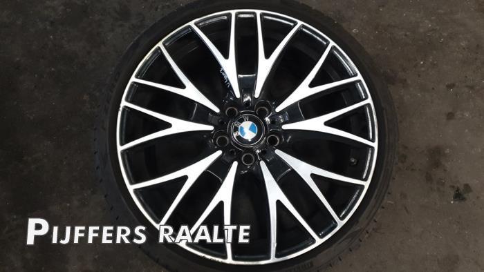Velg + Band van een BMW 3-Serie, Gebruikt, Personenwagen