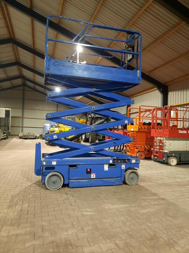 Haulotte Compact 10 bouwjaar2012 hoogwerker schaarhoogwerker, Zakelijke goederen, Machines en Bouw | Liften, Steigers en Ladders